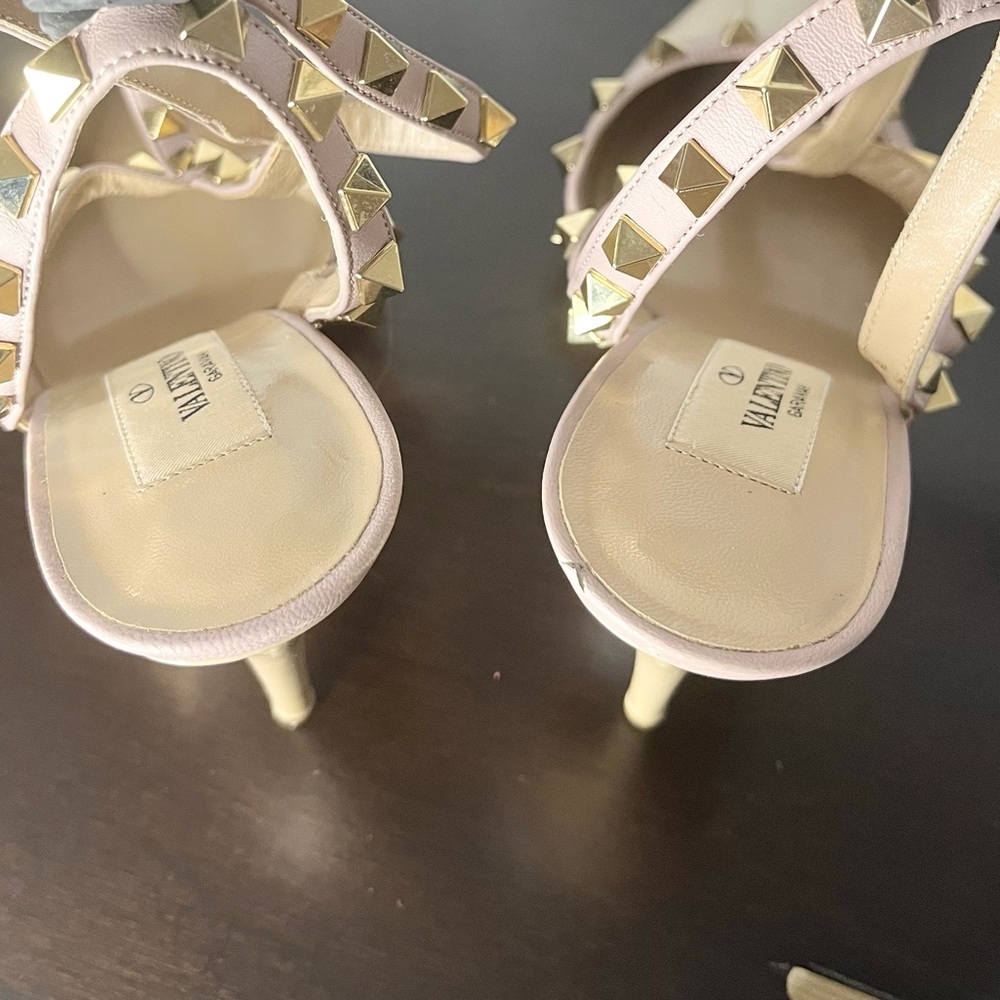 ✨SALE Valentino Garavani Patent Rockstud Caged Pumps for Spring - Picture 6 of 10